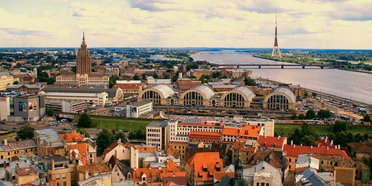 Когда я приехала, эти остатки былой роскоши ещё застала в Латвии, сейчас там полное запустение и даже продукты не те стали