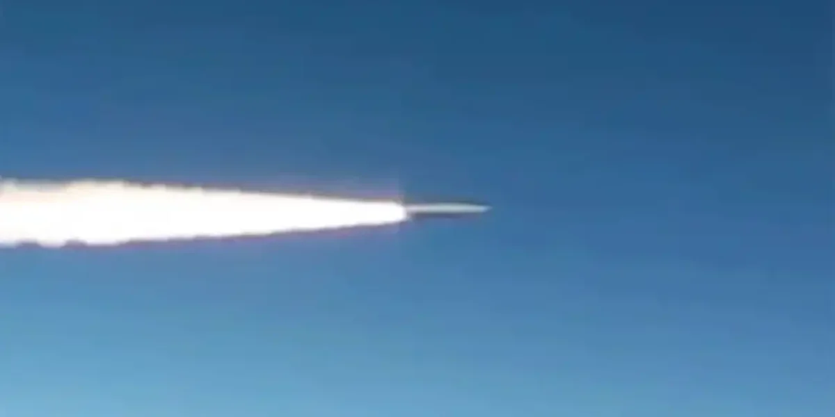 «Кинжал» в бок. 40 ударов возмездия заставили Киев визжать. Париж и Лондон в ужасе: взорваны подземные бункеры с ракетами Storm Shadow «Кинжал» в бок. 40 ударов возмездия заставили Киев визжать. Париж и Лондон в ужасе: взорваны подземные бункеры с ракетами Storm Shadow