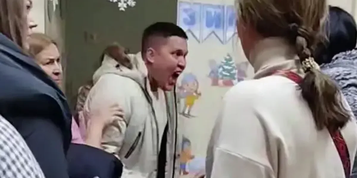 Обидевший ребёнка Дед Мороз из Челябинска раскрыл детали скандала в саду. Всё не так, как казалось Обидевший ребёнка Дед Мороз из Челябинска раскрыл детали скандала в саду. Всё не так, как казалось