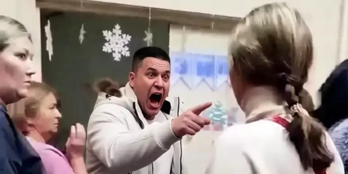 Обидевший ребёнка Дед Мороз из Челябинска раскрыл детали скандала в саду. Всё не так, как казалось Обидевший ребёнка Дед Мороз из Челябинска раскрыл детали скандала в саду. Всё не так, как казалось