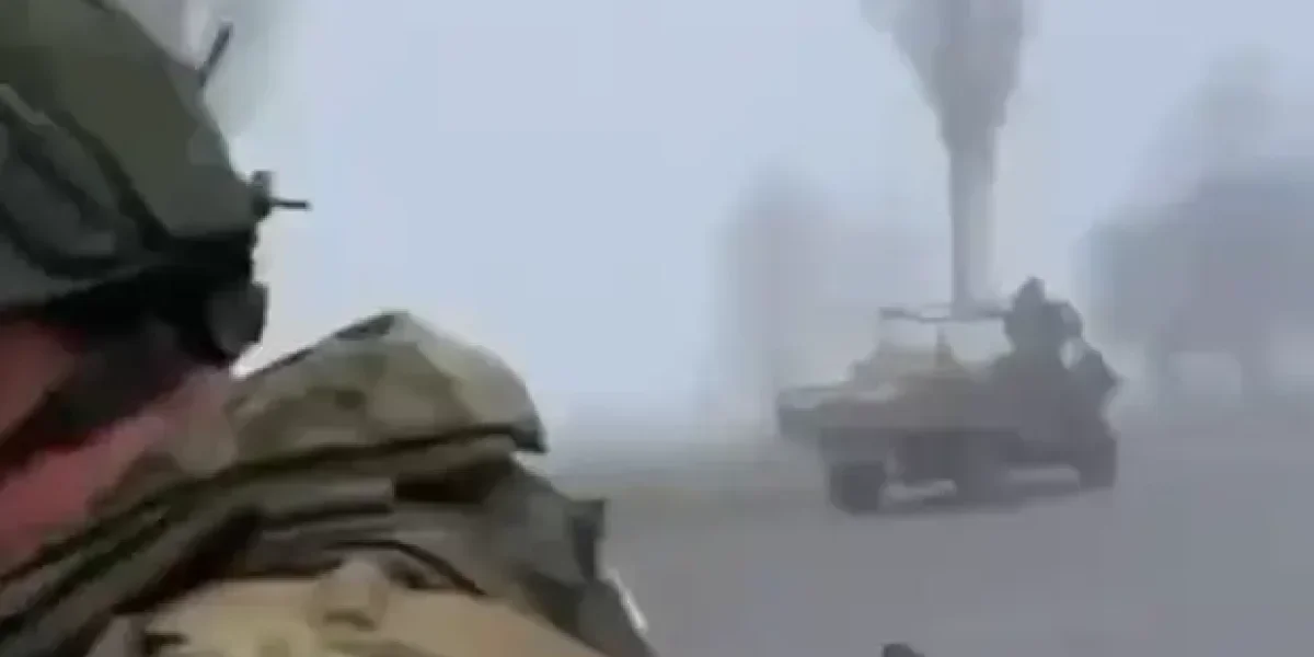 Видео входа наших в Покровск, под покровом тумана. «Безумный Макс», или откуда этот автохлам?