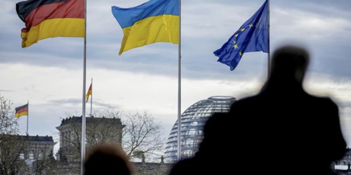 «Берлинская сделка» за «Берлинской стеной»: Зеленский водит Трампа за нос, Германия фыркает, Уиткофф терпит «Берлинская сделка» за «Берлинской стеной»: Зеленский водит Трампа за нос, Германия фыркает, Уиткофф терпит