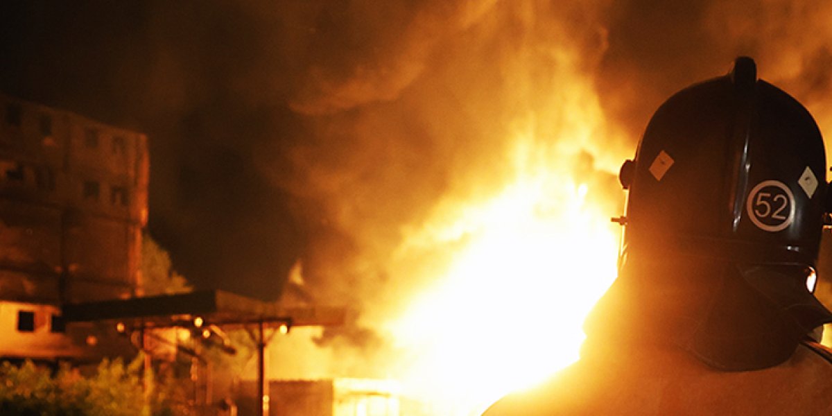 Ночная атака дрона и оперативный ответ энергетиков: как в Курской области за ночь вернули свет пяти тысячам человек Ночная атака дрона и оперативный ответ энергетиков: как в Курской области за ночь вернули свет пяти тысячам человек