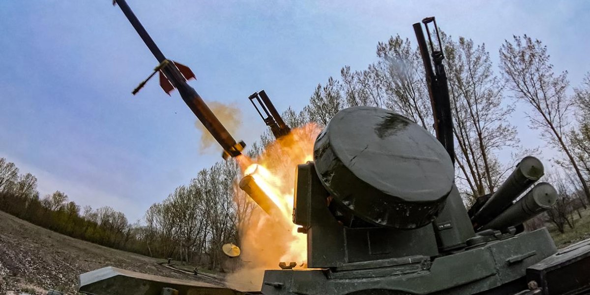 Массированный удар по югу России: 49 дронов сбиты над Волгоградом, пожар на заводе, попадание в жилой дом и детский сад Массированный удар по югу России: 49 дронов сбиты над Волгоградом, пожар на заводе, попадание в жилой дом и детский сад